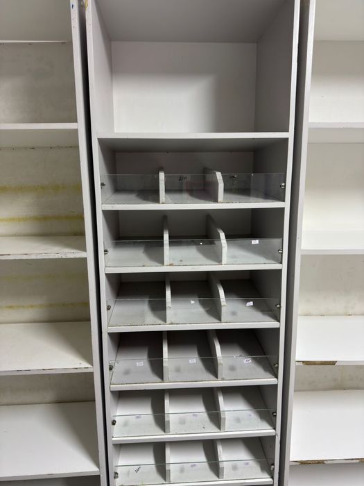 Продаются витринные полки