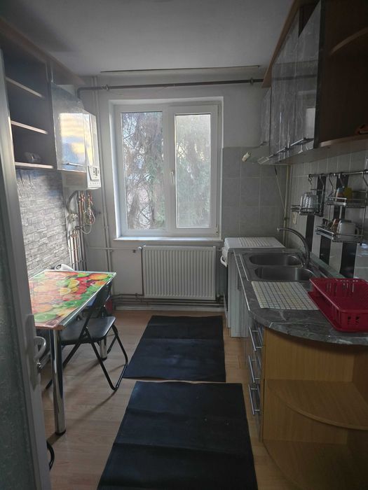 Inchiriez apartament cu 2 camere zona 1 Mai