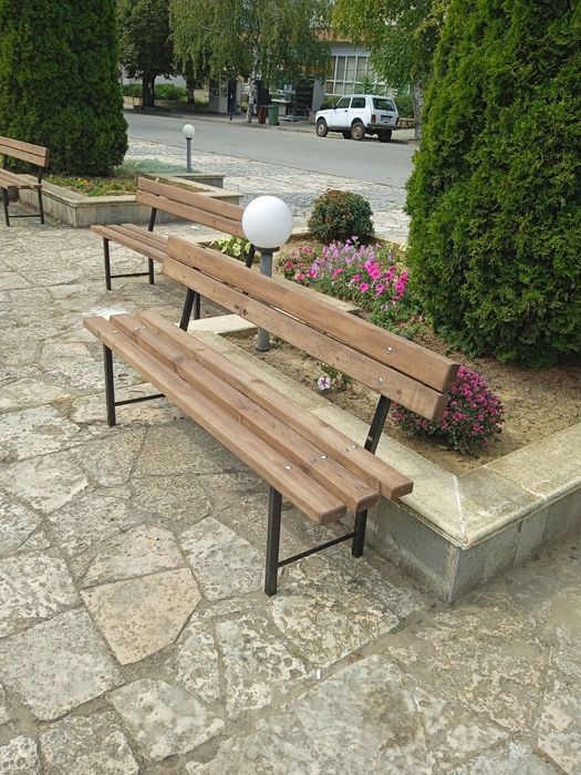 Градинска пейка.