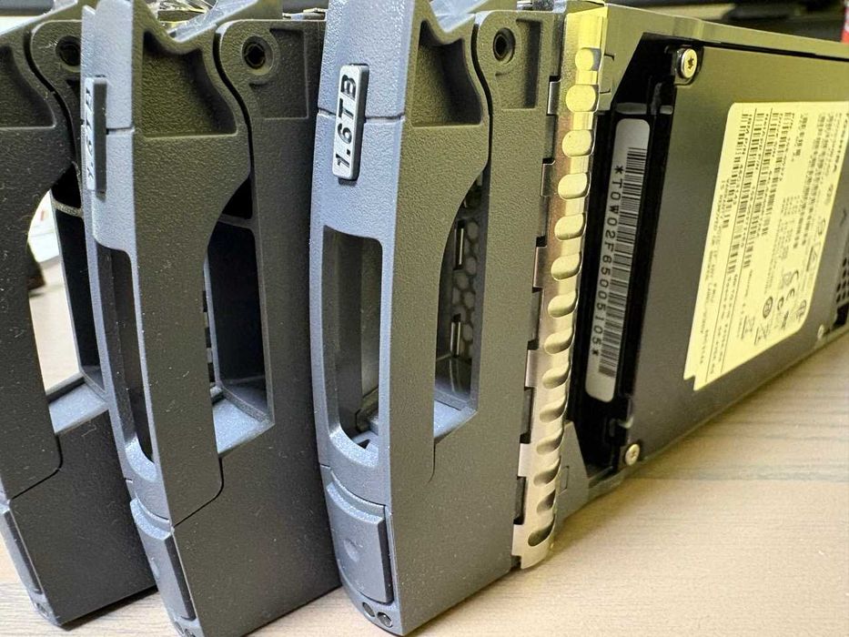 TOSHIBA SSD 1.6 TB SAS PX02SMB160 2.5 Enterprise