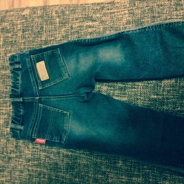 Продам джинсы (комбинезон,шорты)