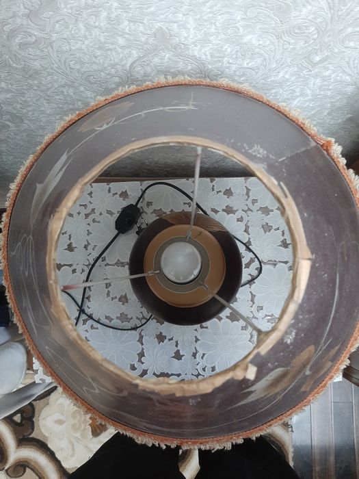 Stol lampasi. Настольная лампа.