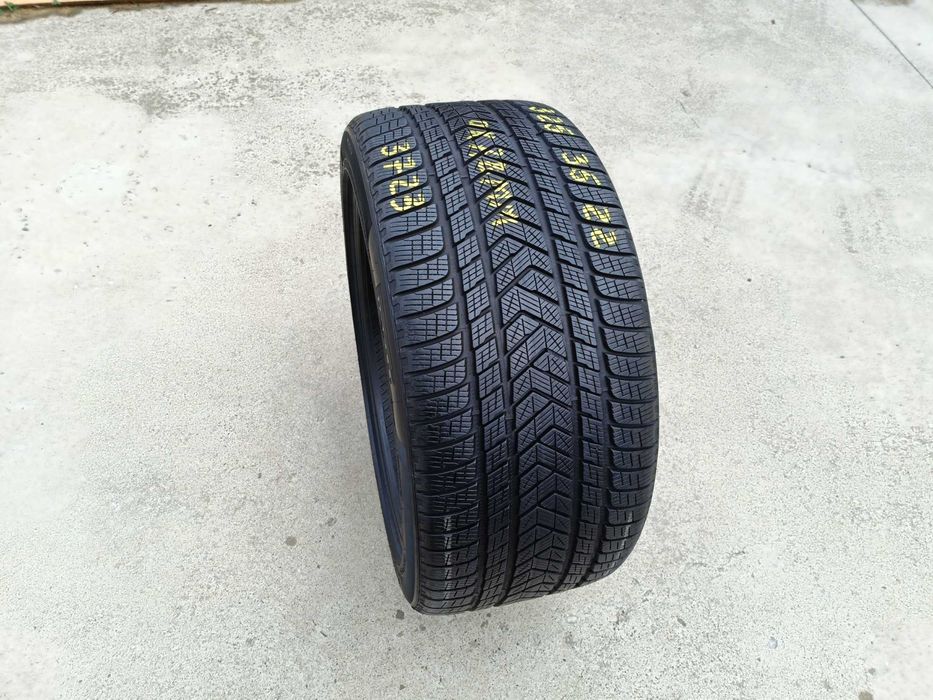 O anvelopa iarna 325 35 22 pirelli scorpion winter