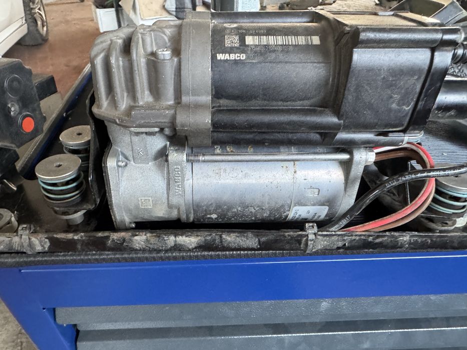 Компресор въздушно окачване за бмв ф11