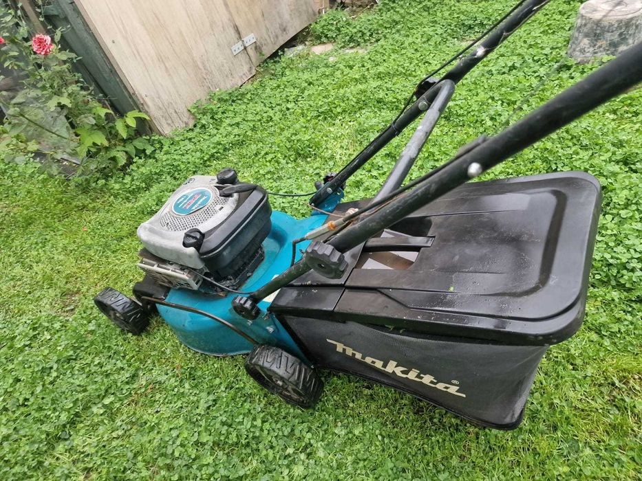 Masina de tuns iarba MAKITA pe benzina BRIGGS 5CP Tractiune+COS PERFEC