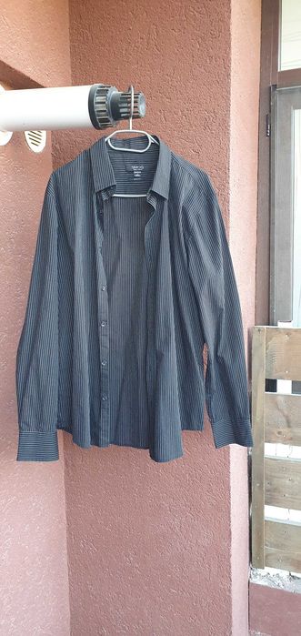 vând costum bărbătesc