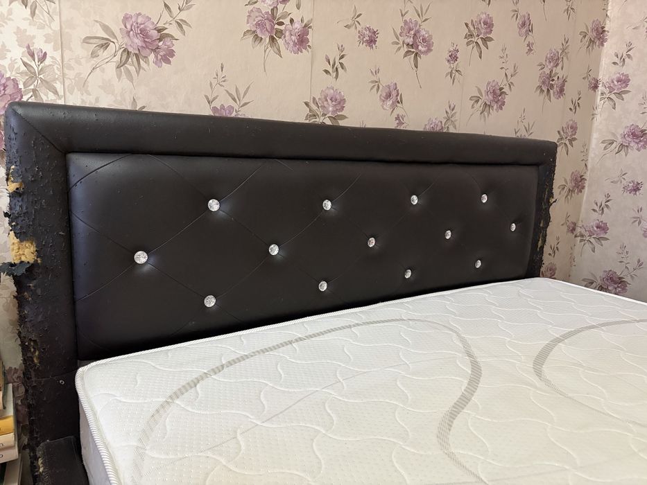 Кровать с матрасом