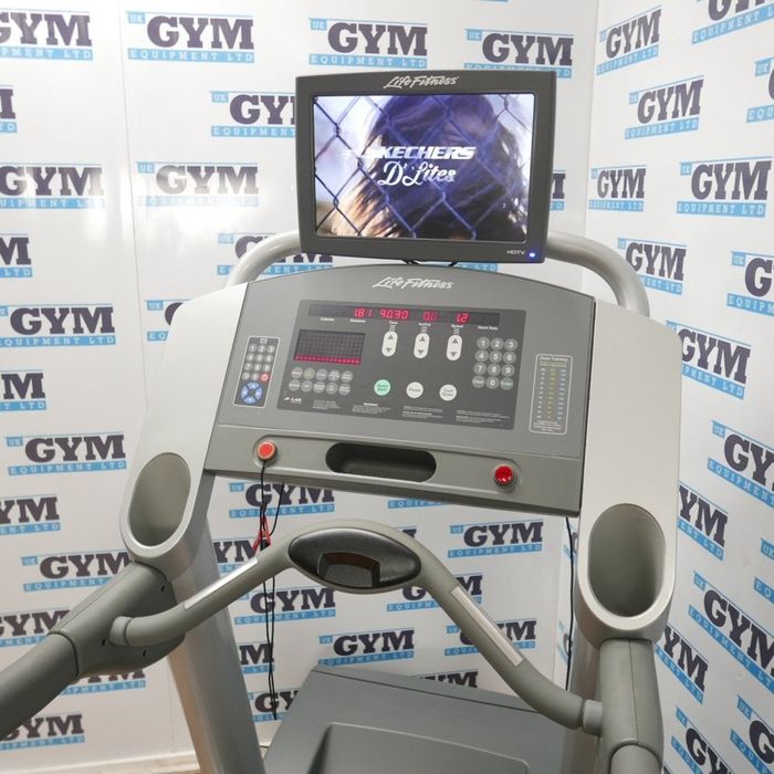 Фитнес уреди Life fitness бягаща пътека