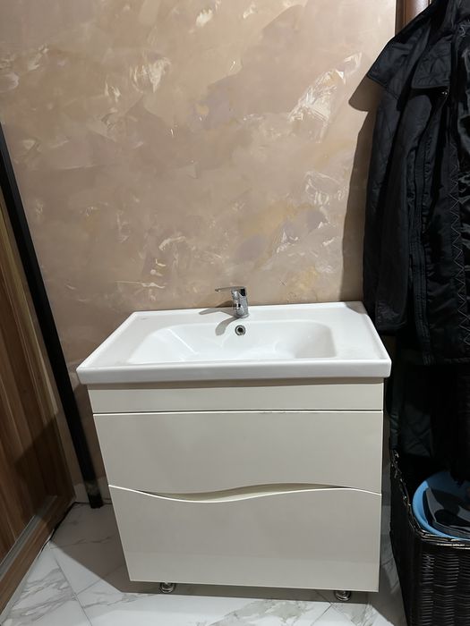 Продаю стол, комод и мойку