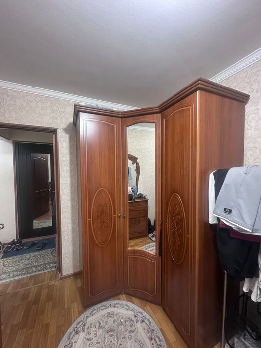 Угловой шкаф.