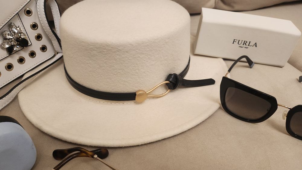 Дамска шапка 100% вълна