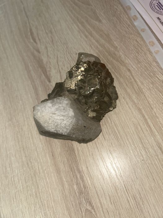 минерал пирит кварцта