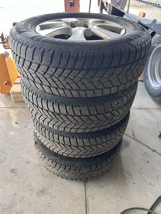 Джанти 16 5х114,3 със зимни гуми 215 70 16