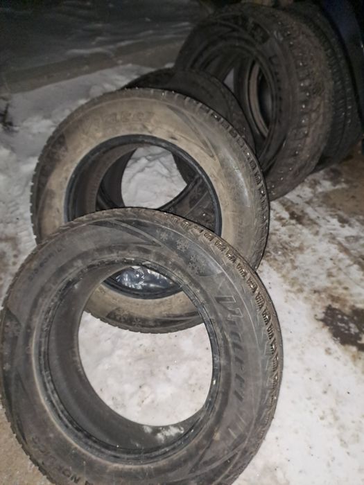 Продаётся шины комплект