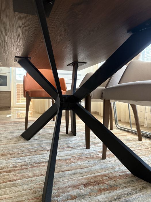 Трапезни столове и маса