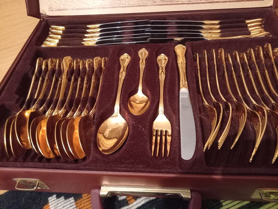 Set  tacâmuri Solingen placat cu aur 23 k, 72 buc