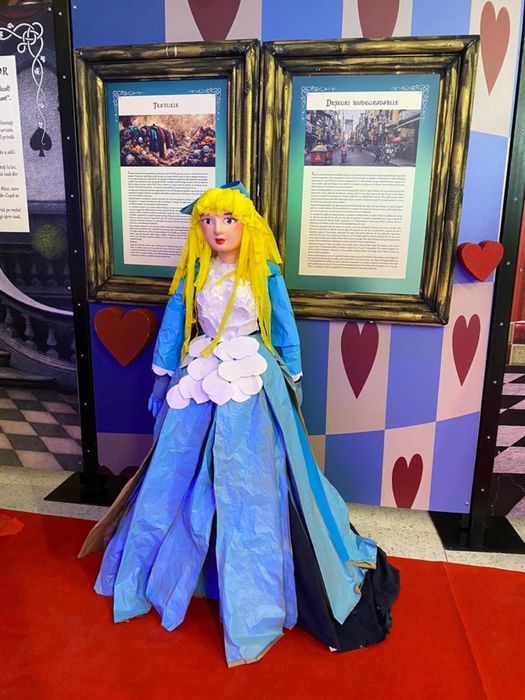 Decor scenografie, pictura, butaforie, efect U.V. arta murala