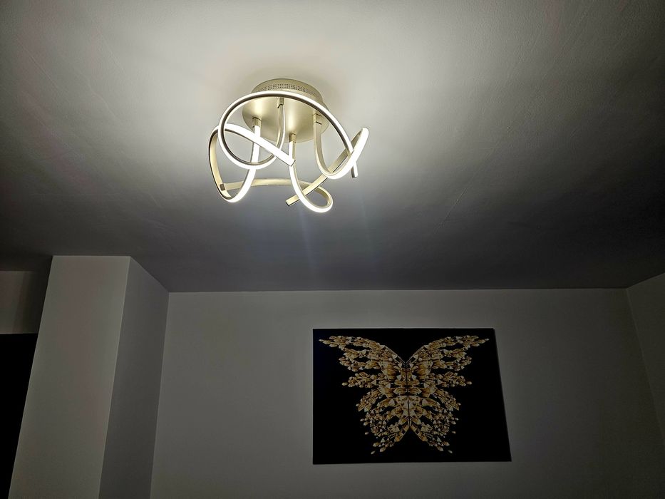 Vand lustre/ aplici/candelabre led cu posibilitate de reglare a intensitatii.
