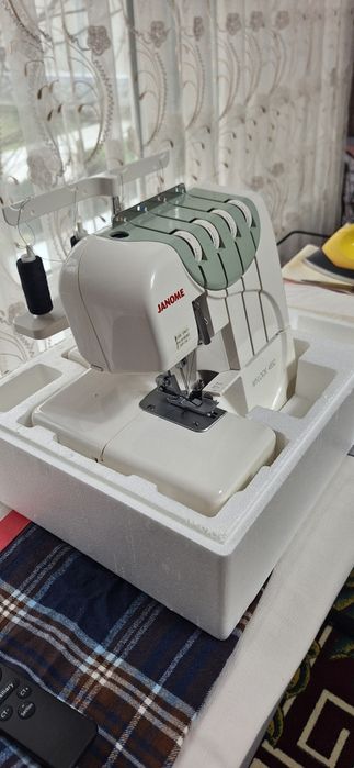 Четырехниточный оверлок Janome MyLock 4952