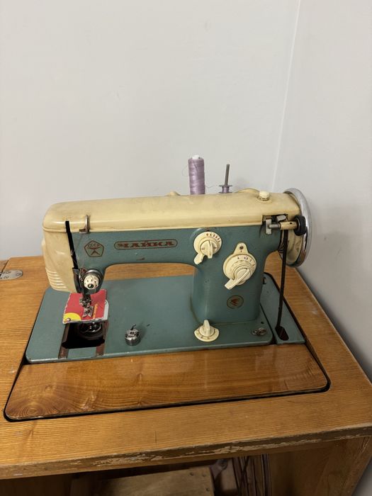 Продам швейную машинку Чайка