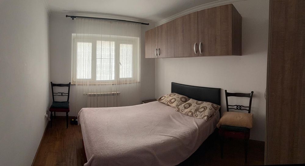 Vând Apartament 3 Camere, 65 mp, etaj 2 Str.  Salcâmului