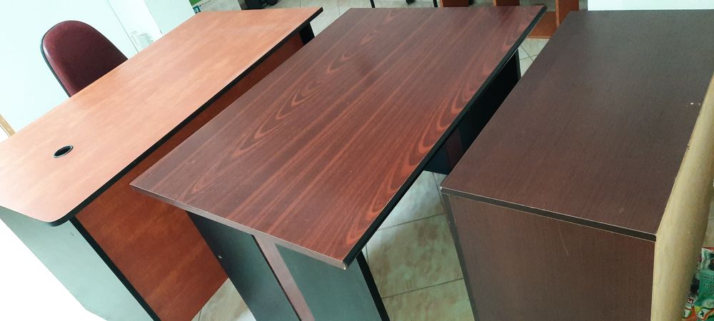 Vând mobilier birou dulap, scaune  etc