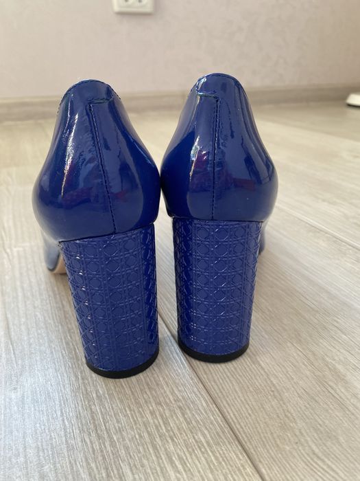 Новые синие лакированные кожаные туфли 38-39 размер