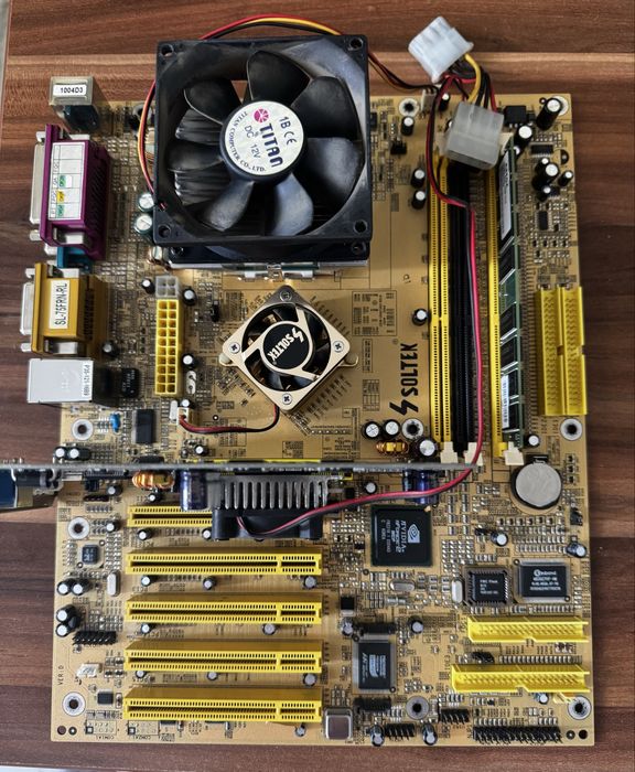 Дъно, процесор с охлаждане, рам, двд, захранване, видеокарта