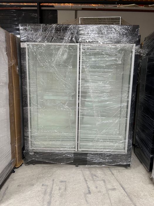 Vitrina frigorifica verticala cu 2 usi si benner de prezentare