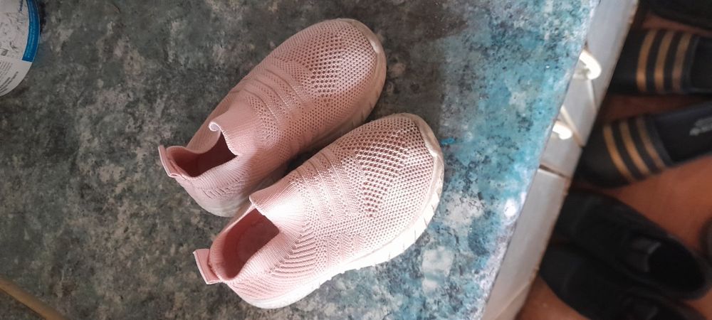 Отдам детскую обувь