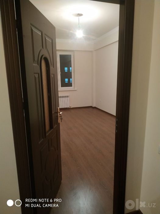 Продам квартиру новостройка. 3х комнат. 97 квадр. Метро Дустлик