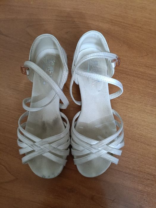 Платье и туфли для бальных танцев