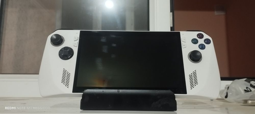 Продам Asus Rog Ally Z1 extreme.