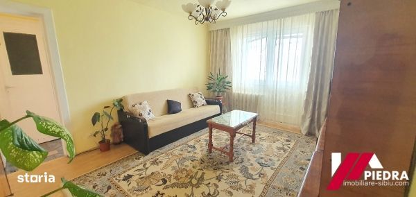 Vand apartament 2 camere , semidecomandat , zona Vasile Aaron