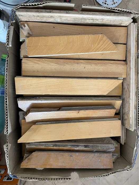 Vand 3 lazi parchet lemn masiv