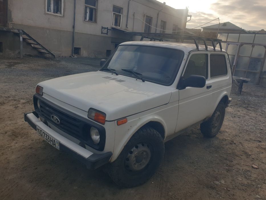 Урганчда НИВА ( Lada 4x4)автомашинаси сотилади.