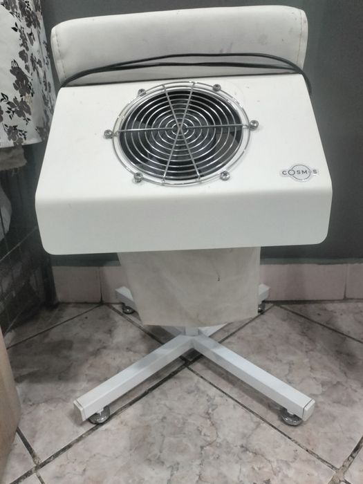 Продам педикюрный подставку с пылесосом