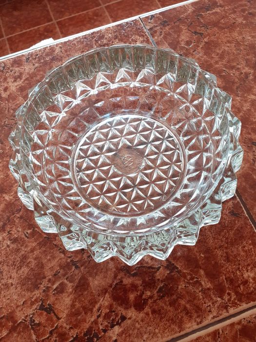 Стъклена салатиера