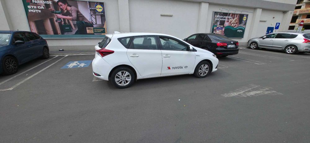 TOYOTA Auris 2018 — imagine 3
