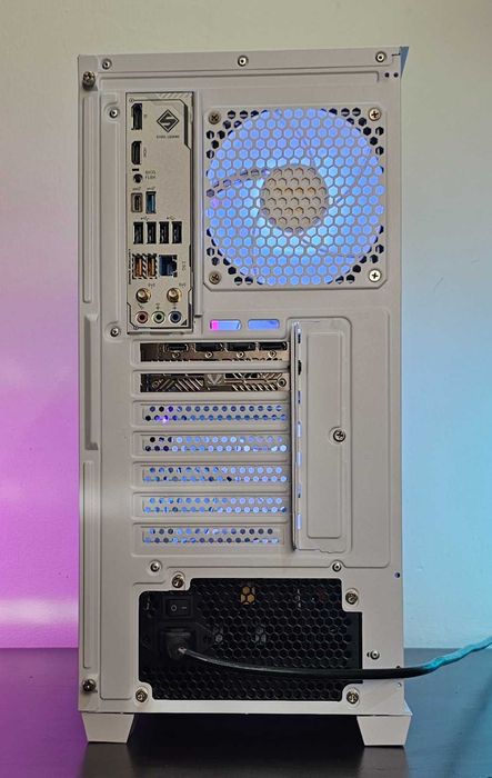 Ryzen 7-7800X3D/RTX 5070/RAM 32GB/SSD 1TB/Чисто Нов+Гаранция!