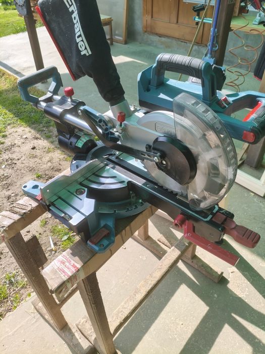Fierastrau circular pe acumulator Erbauer