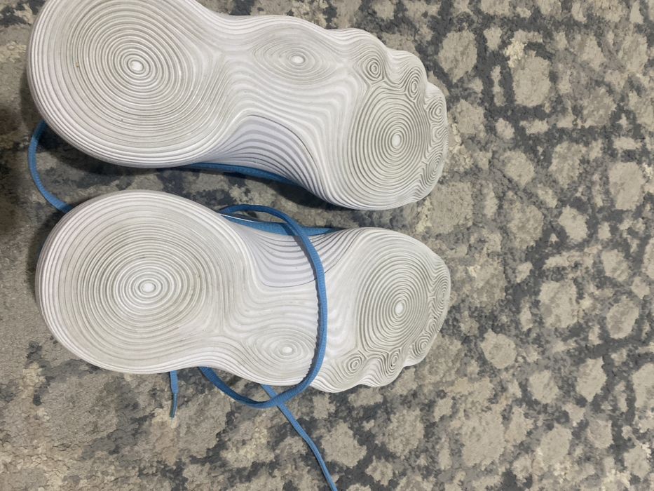 Новые кроссовки