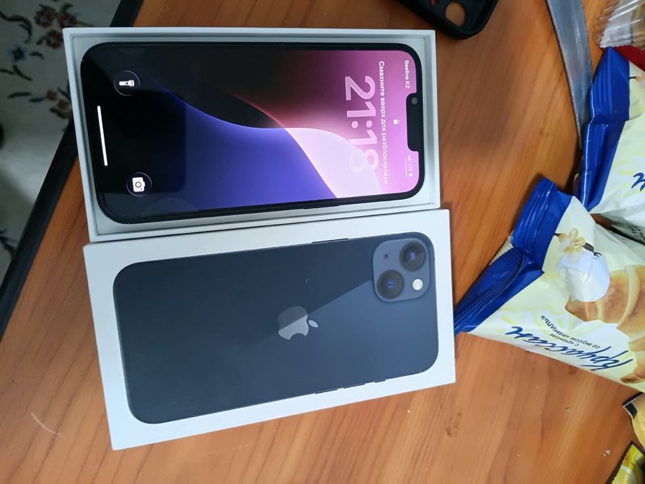Продам Айфон 13
