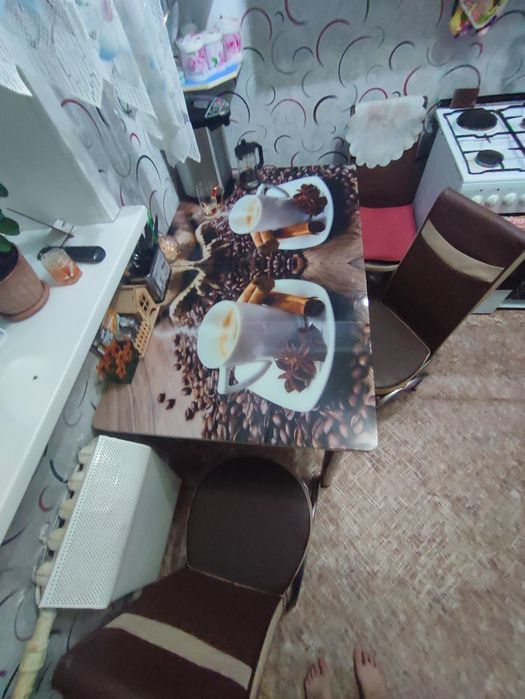 Продам кухонный стол