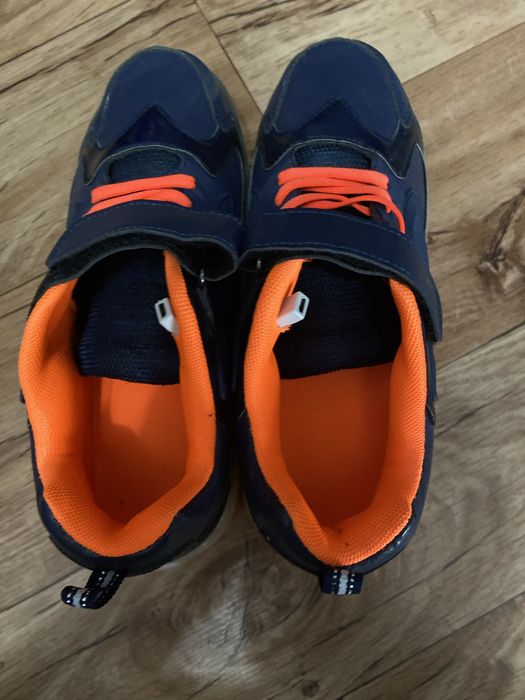 Продам кросовки на роликах