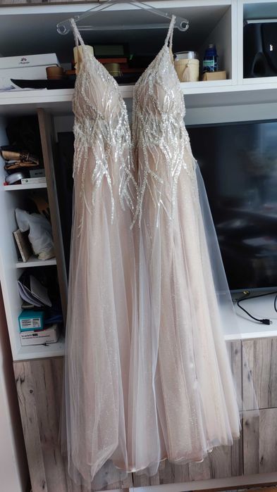 Дизайнерска официална рокля + сватбен букет и кошница