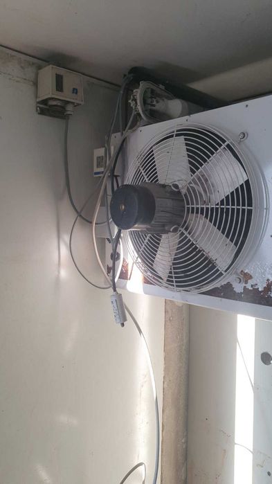 Хладилна плюсова камера за заведение