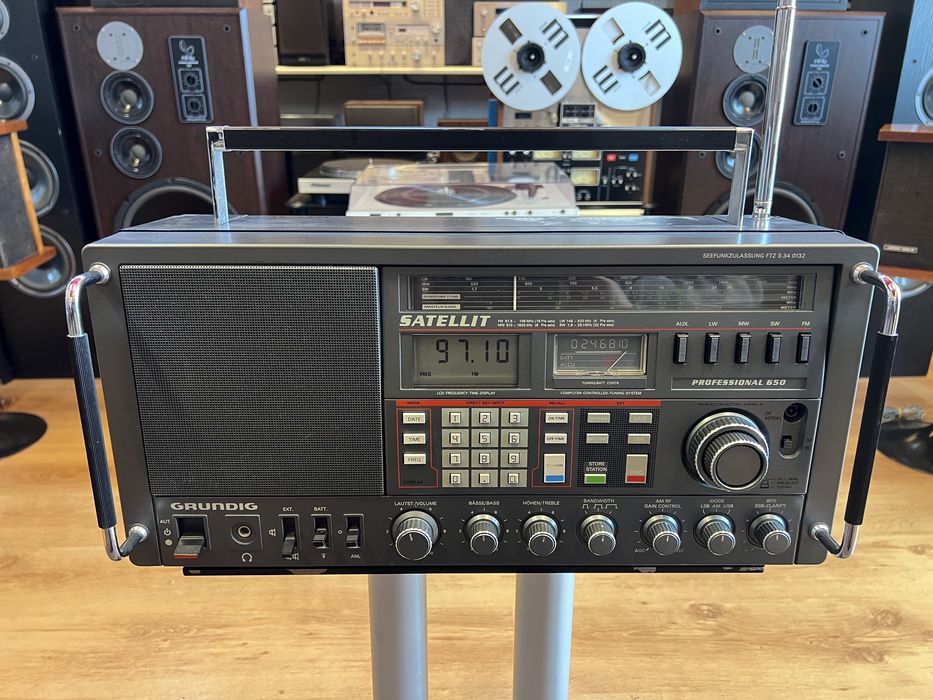 Radio Grundig Satellit Professional 650 portabil