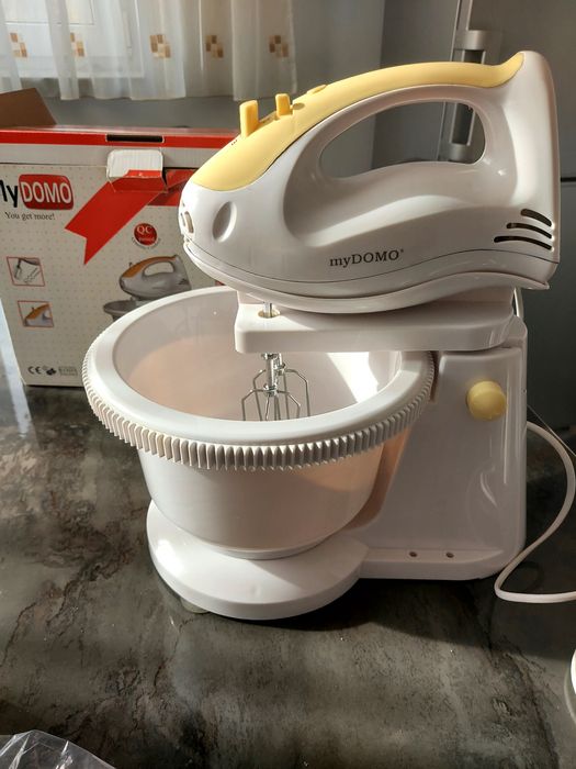 Mixer cu bol rotativ