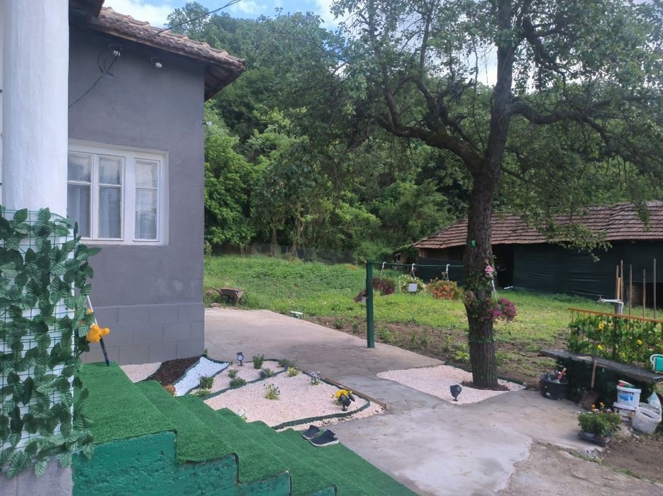 Продавам  къща село Смирненски